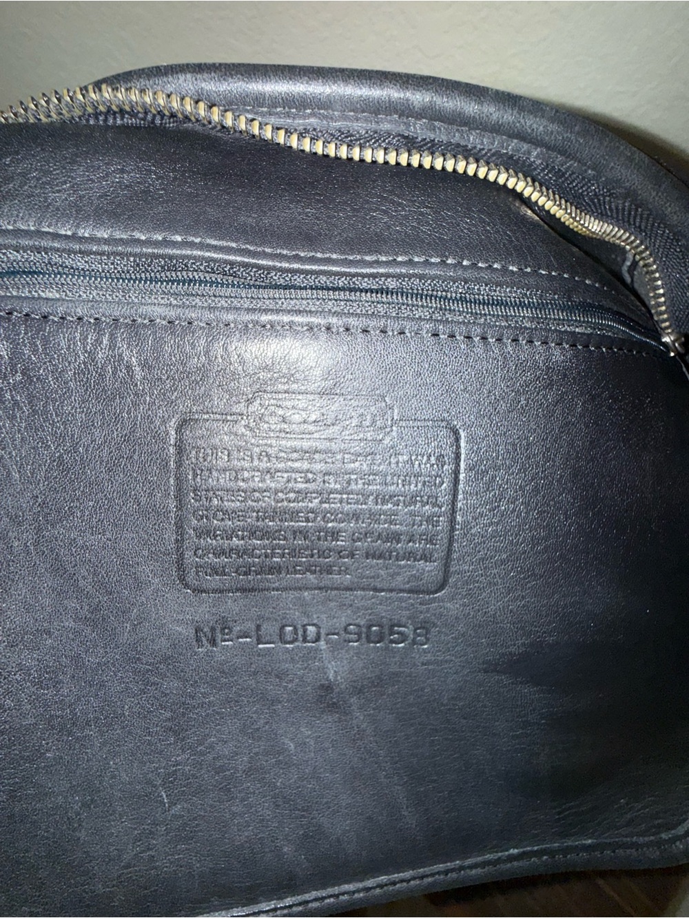 Vintage Coach Ergo Zip Hobo 9058 | Black Glove-Tanned Leather | (2000) - Picture 13 of 14